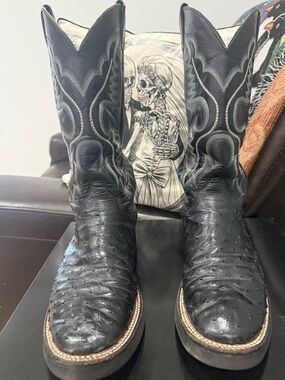 Justin Boots Tan and Black Leather Cowboy Boots (Interior View)